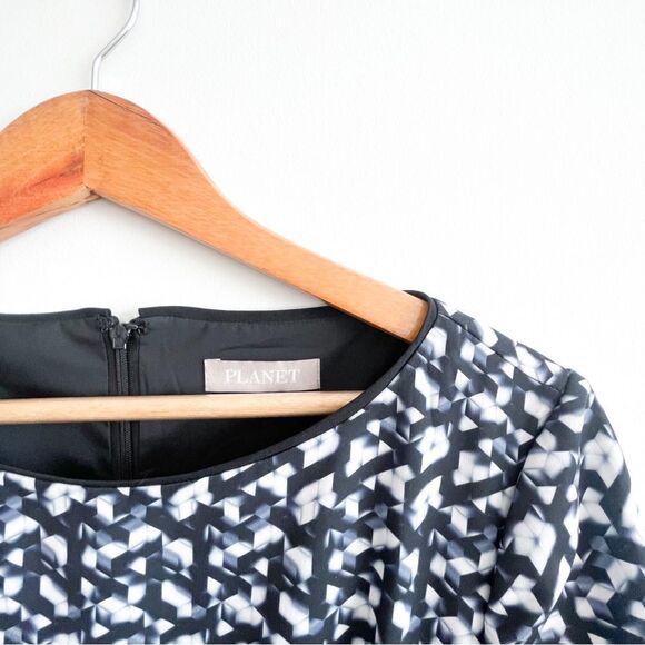 PLANET Shift Dress Black Grey White Red Border Pattern Rear Zip Lined Women's 8 - Picture 4 of 8